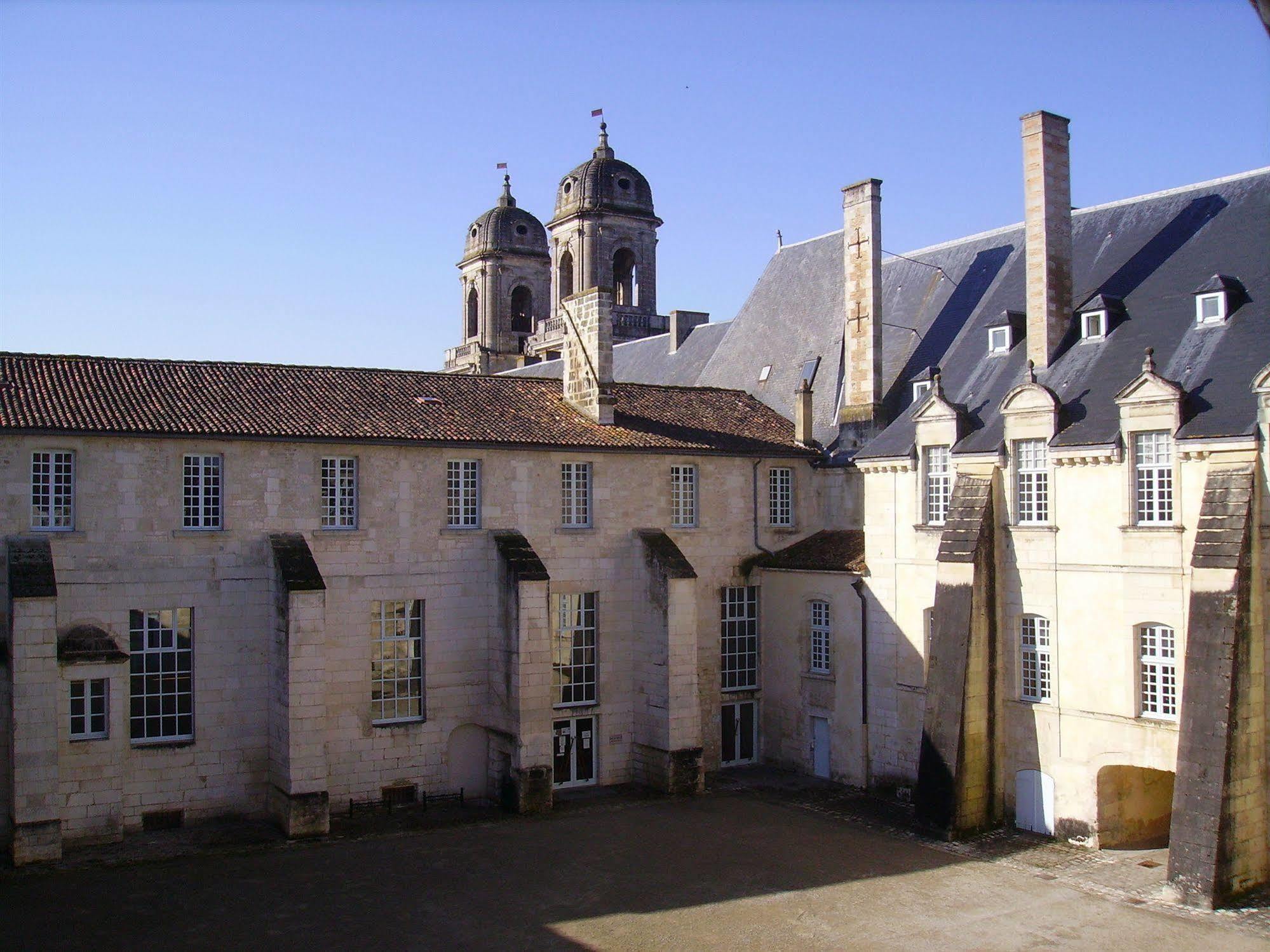 Abbaye Royale Hotell Saint-Jean-dʼAngély Eksteriør bilde