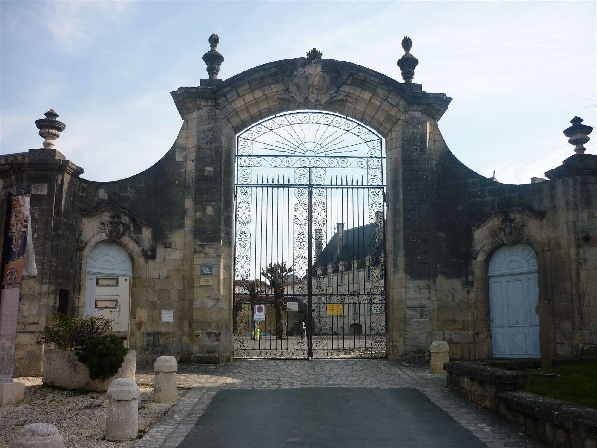 Abbaye Royale Hotell Saint-Jean-dʼAngély Eksteriør bilde